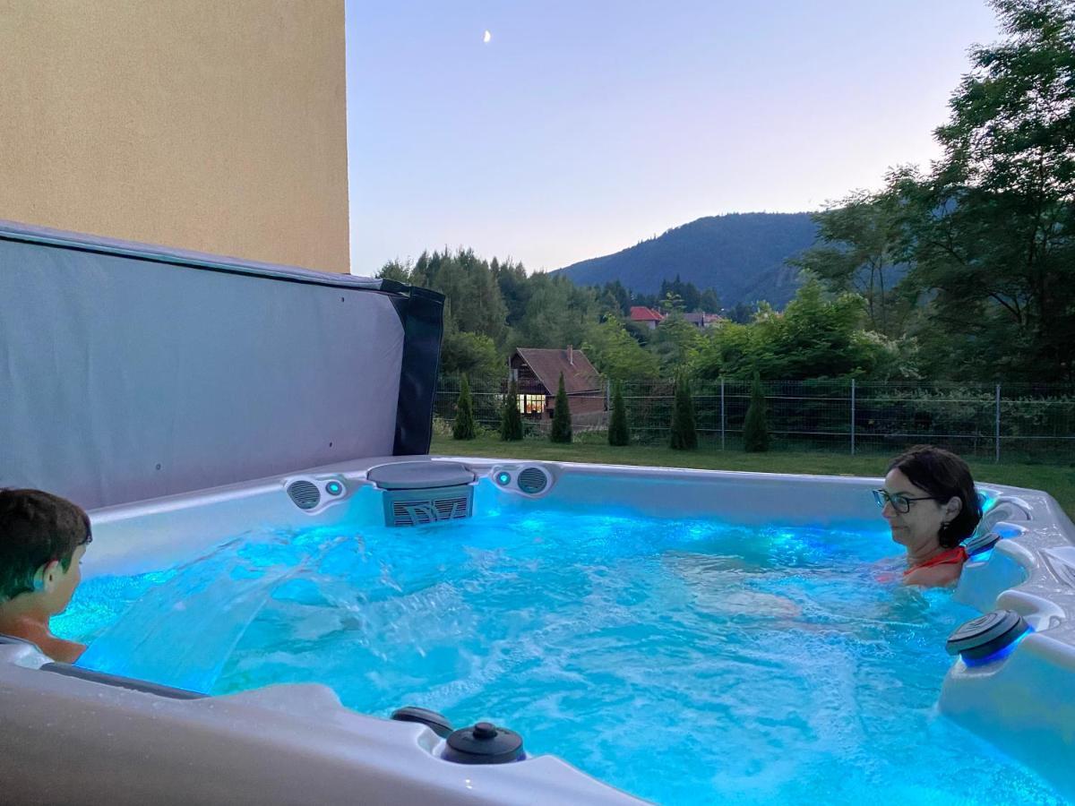 Strada Tiszas Vacation House 바일레 투슈나드 외부 사진